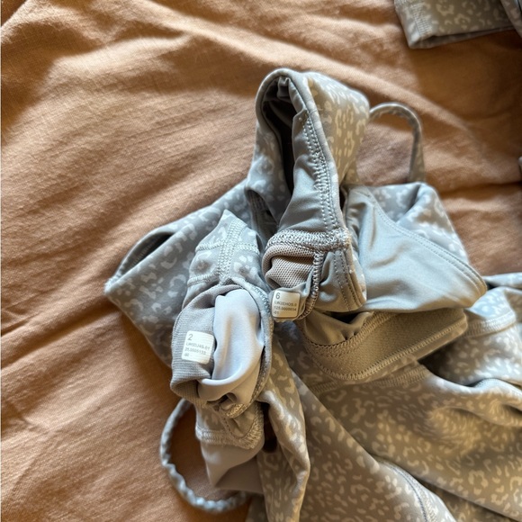 Lululemon Gray Leopard Wunder Train Bra/Leggings Set - SIZE 2/6 - Picture 5 of 5